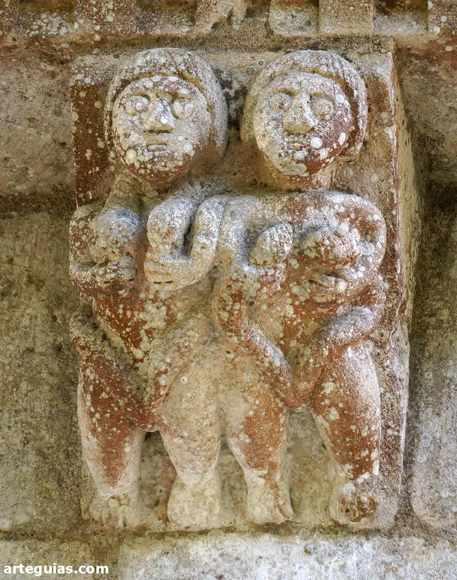 Abadía de Arthous: mujeres con serpientes