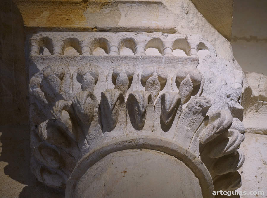 Capitel interior
