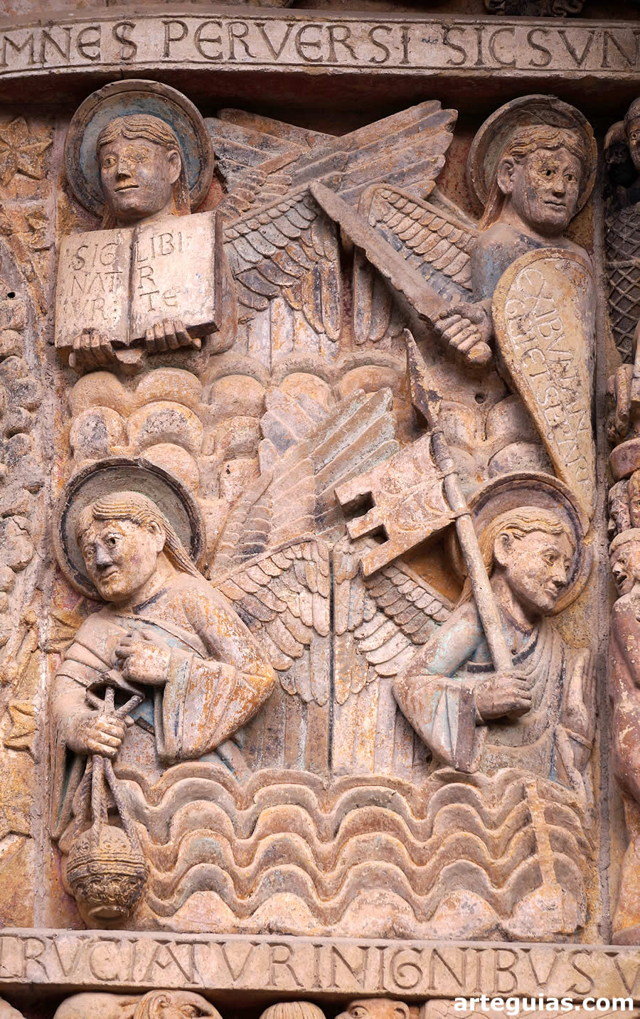 Detalle del tímpano de la portada de la Abadía de Conques