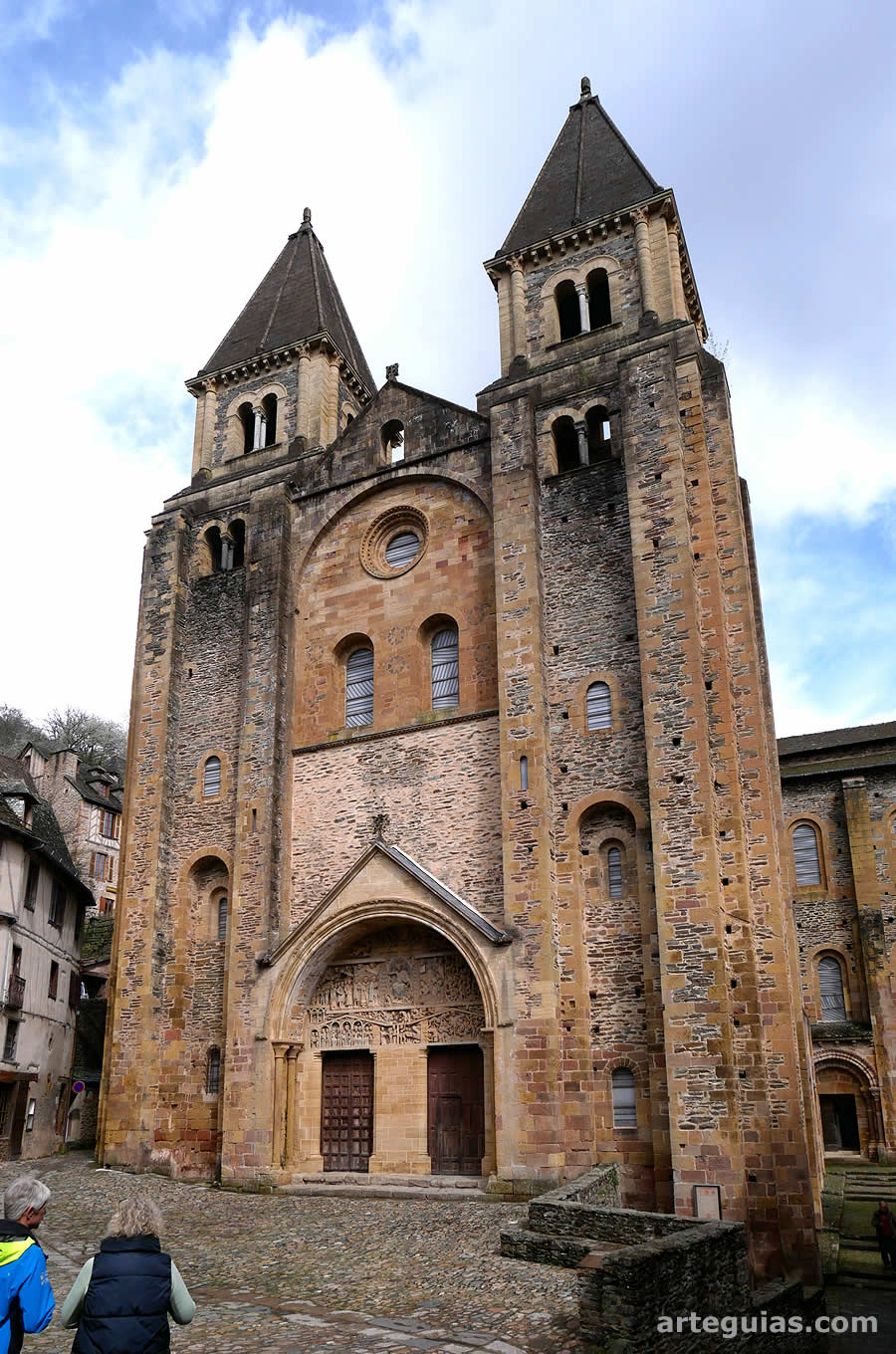 Abadía de Conques: fachada de la iglesia abacial