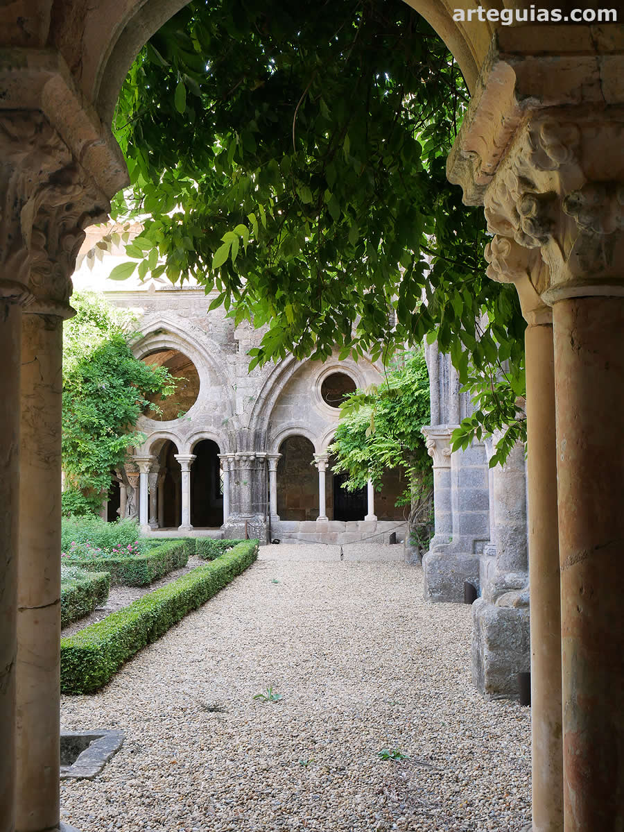 Abadía de Fontfroide: claustro abacial