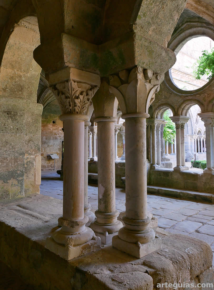 Abadía de Fontfroide: sala capitular y claustro