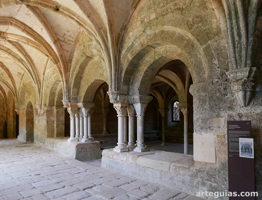 Comunicación entre el claustro y la sala capitular