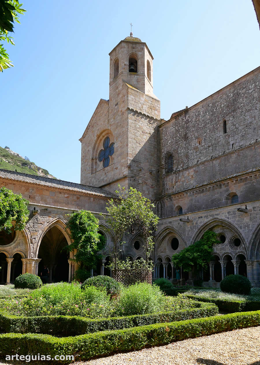 Iglesia y claustro de Fontfroide