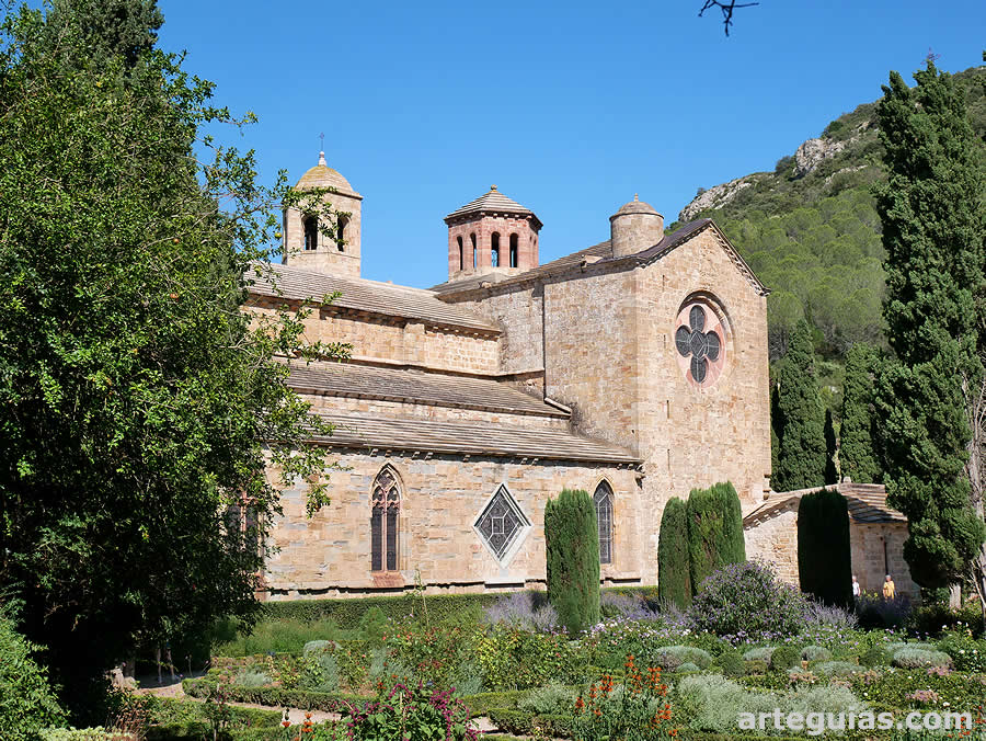 Abadía de Fontfroide desde el suroeste