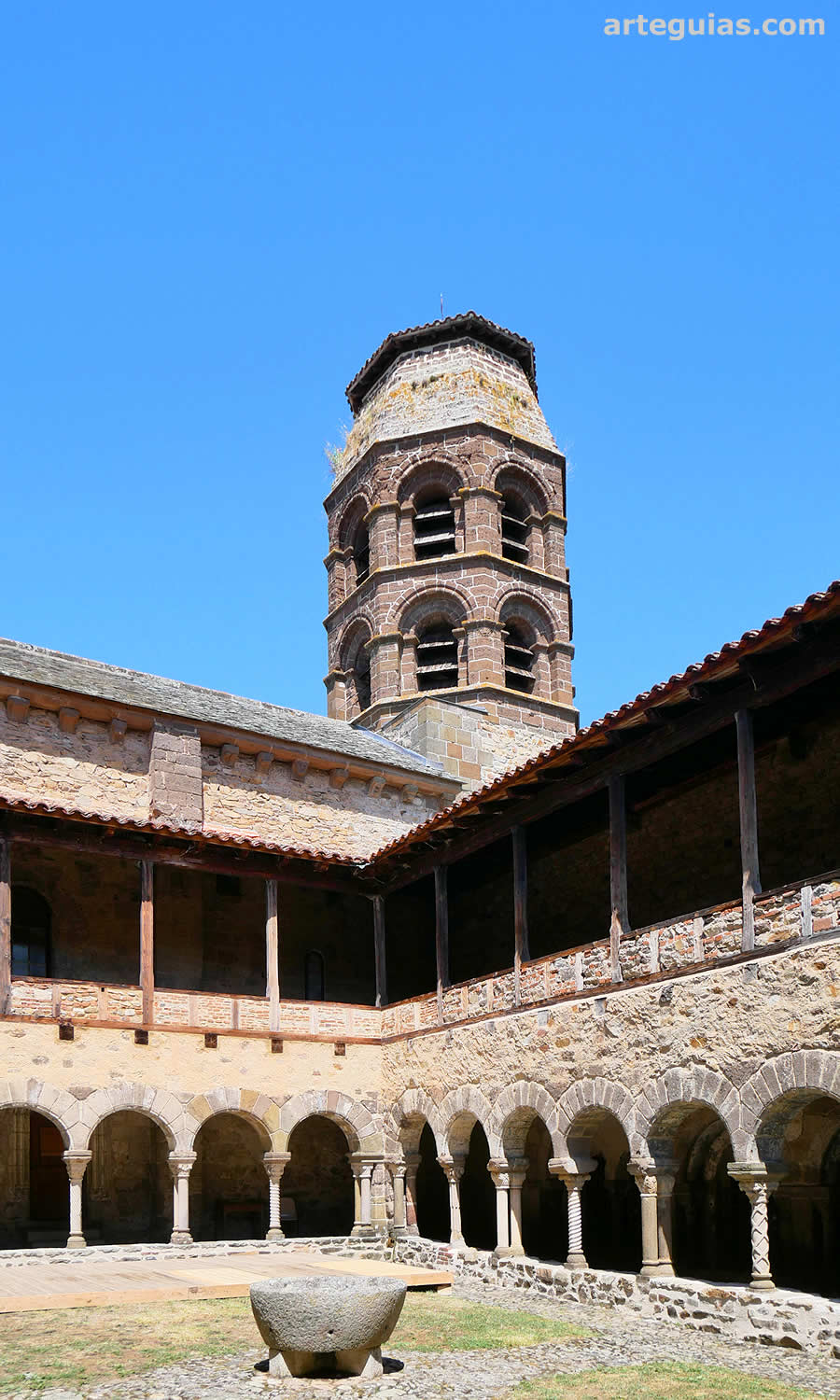 Guía de la Abadía de Saint-André de Lavaudieu, Francia
