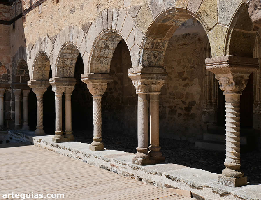 Panda del claustro de Lavaudieu