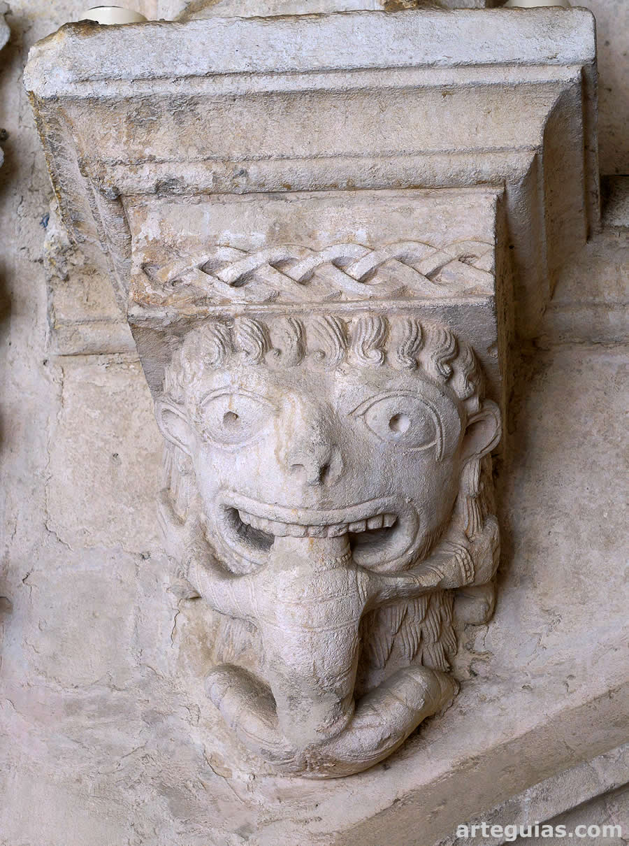 Ménsula con un león andrófago