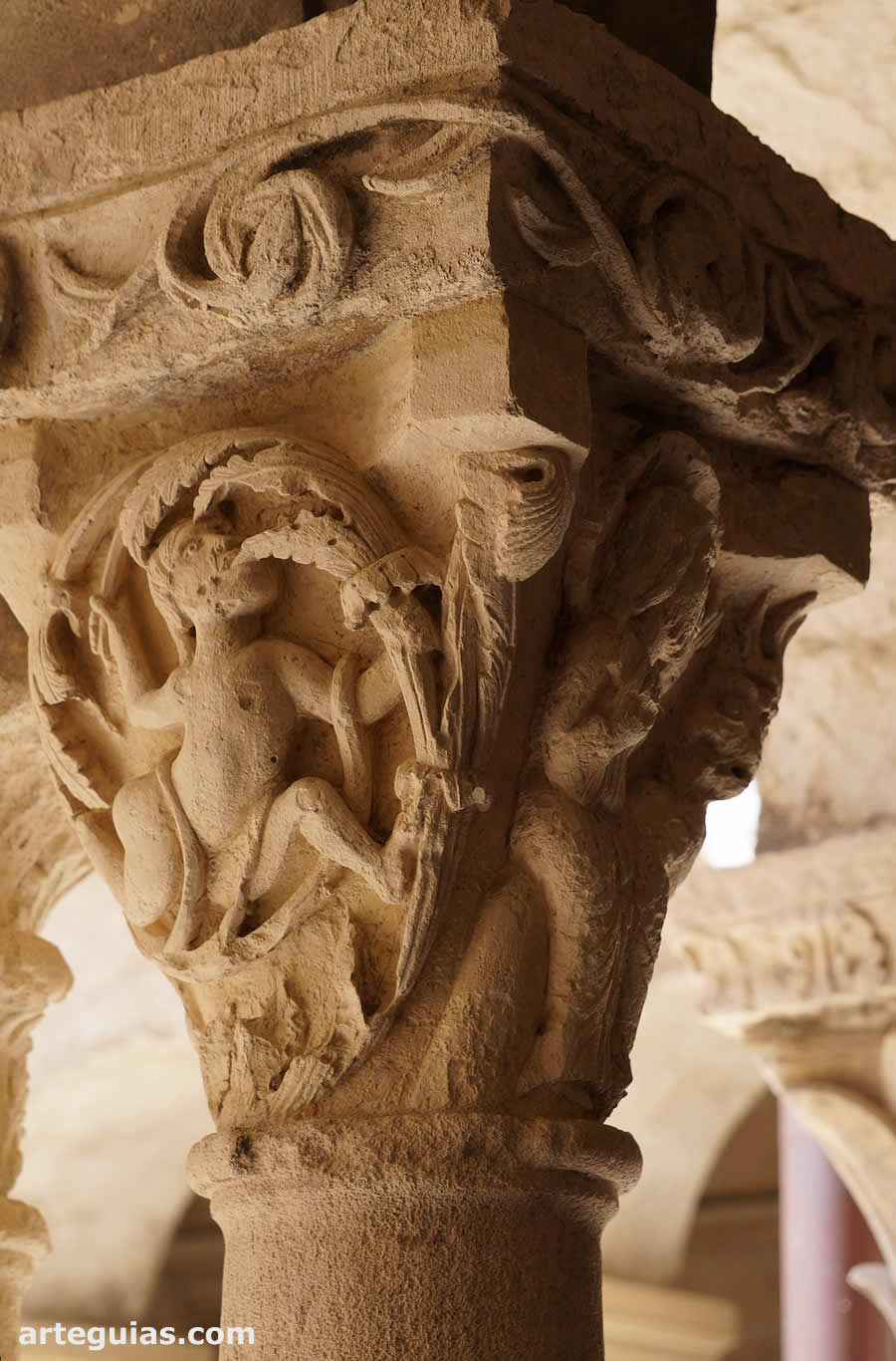 Capitel románico del claustro