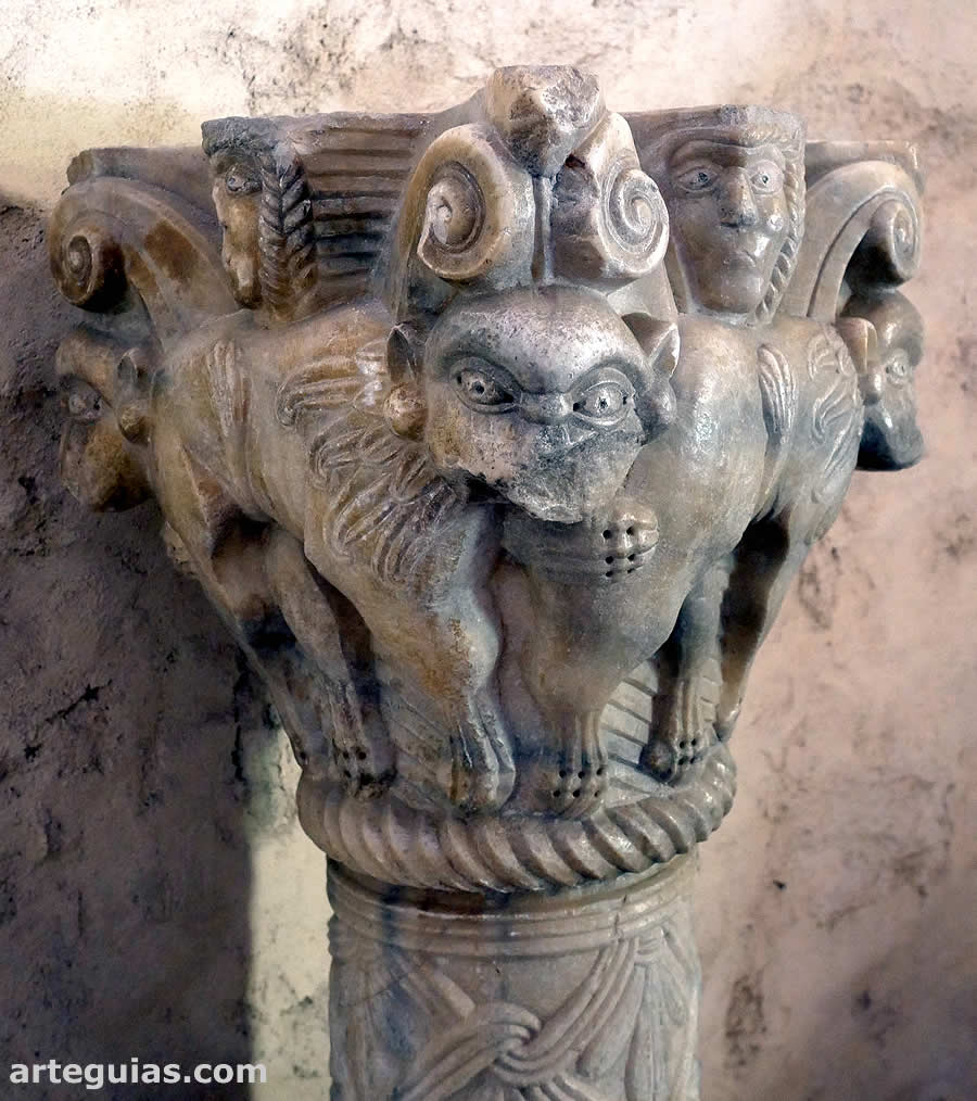 Capitel del claustro de la Abadía de Saint-André de Sorède, Francia