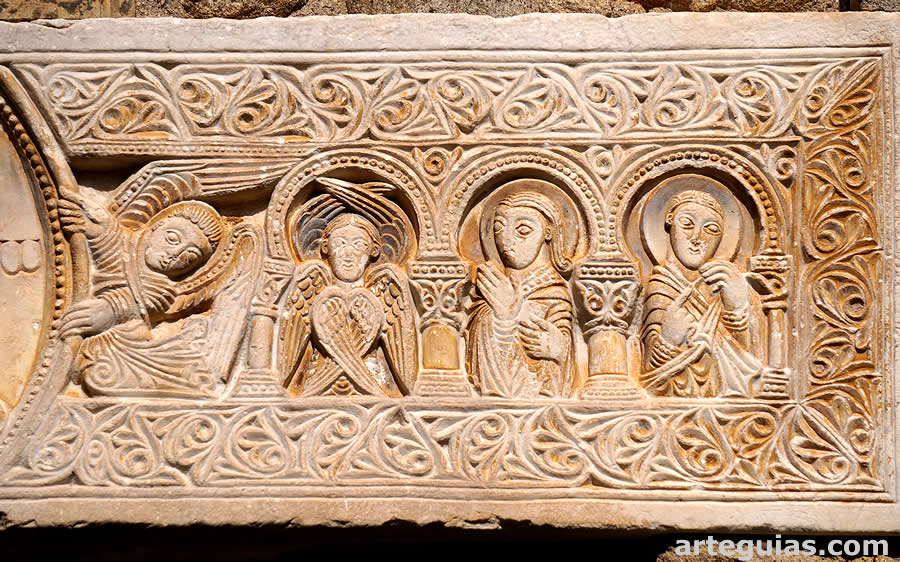 Detalle del célebre dintel del siglo XI de Saint-André de Sorède