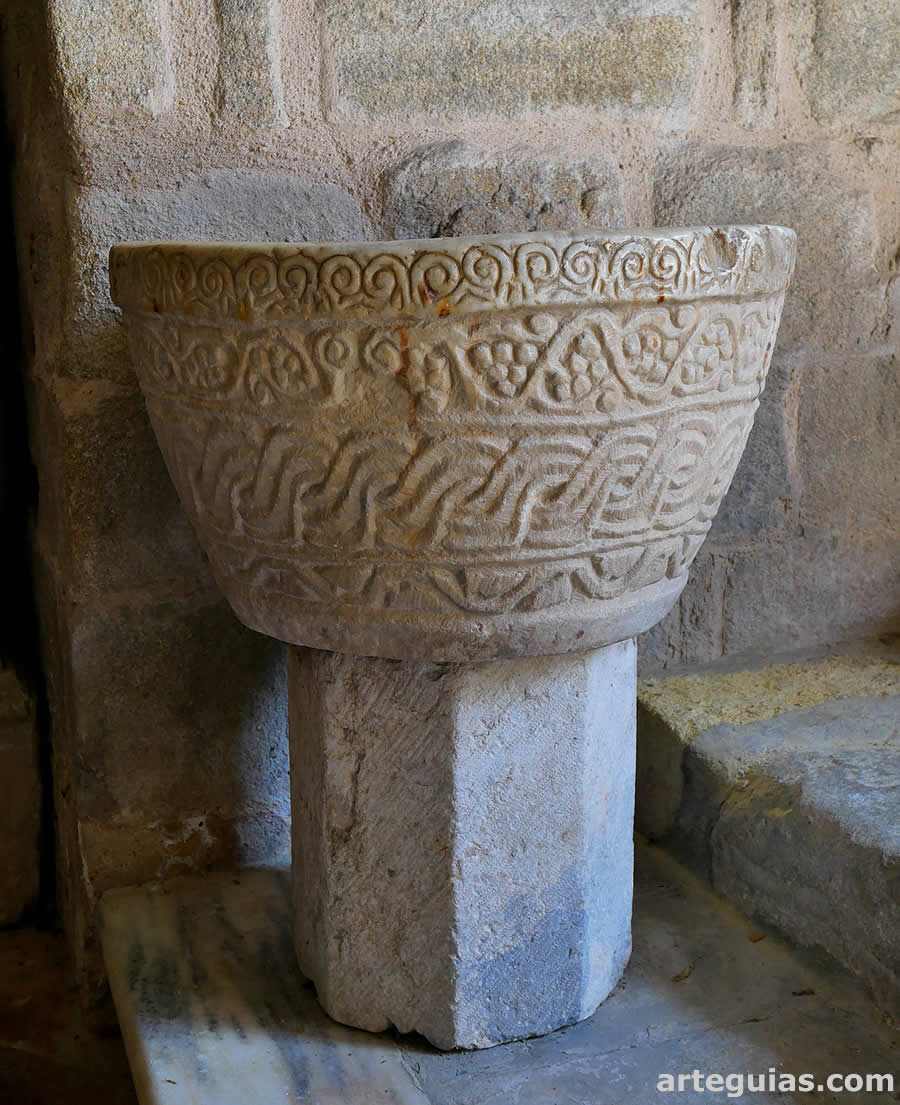 Pila de agua bendita