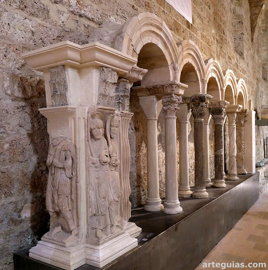 Arquer&iacute;a del claustro superior