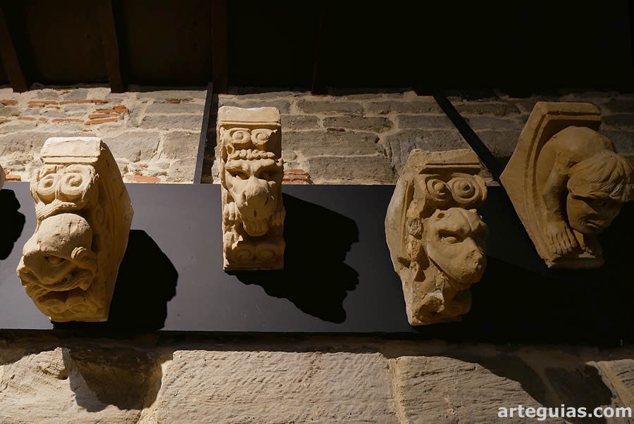 R&eacute;plicas de esculturas del taller del Maestro de Cabestany