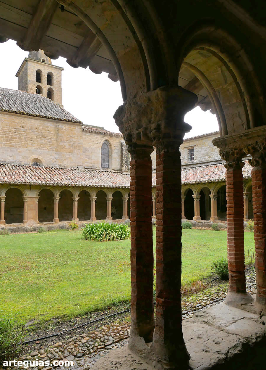 Saint-Papoul. Claustro
