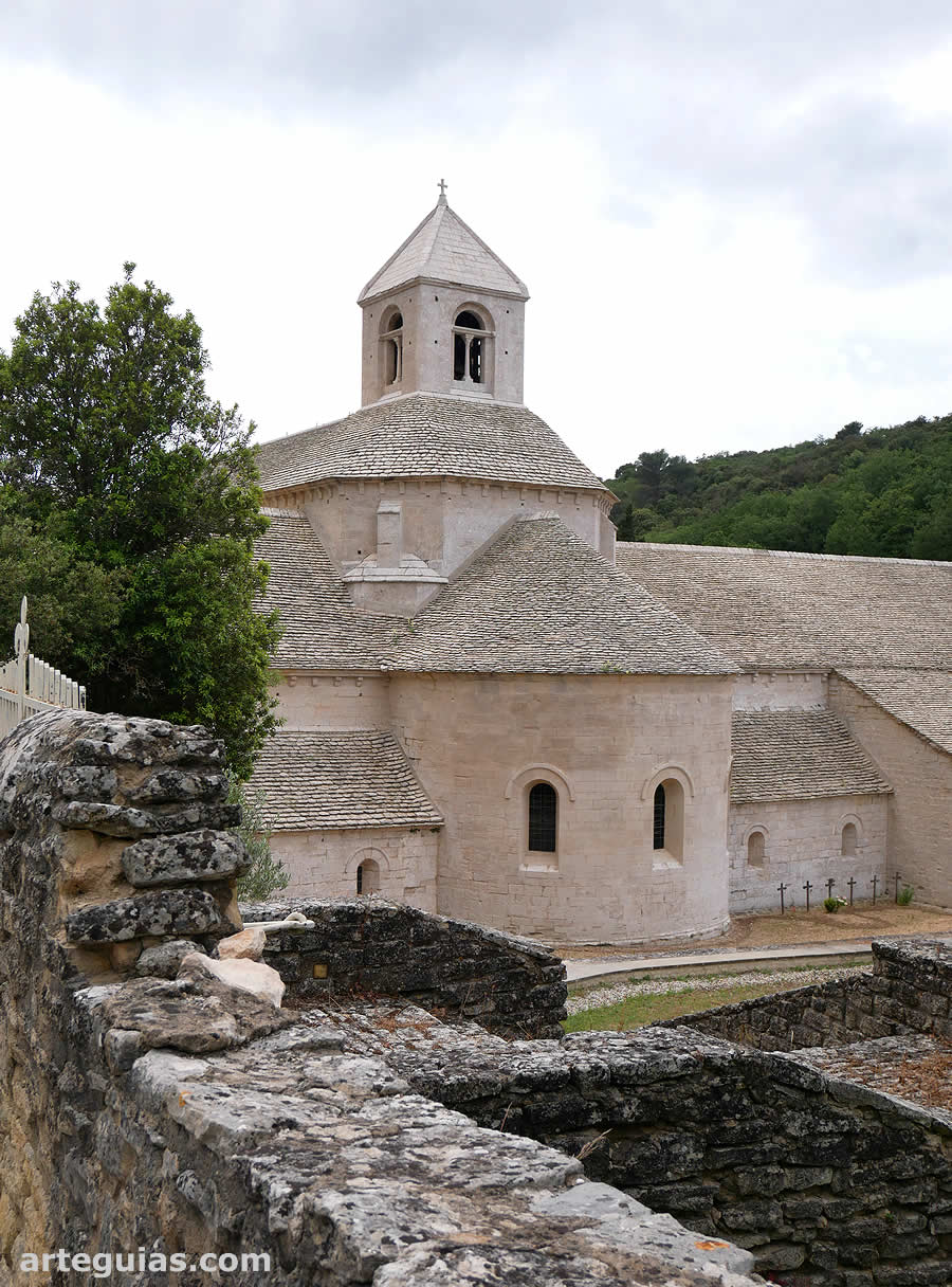 Cabecera, cimborrio y campanario de la iglesia de la abadía