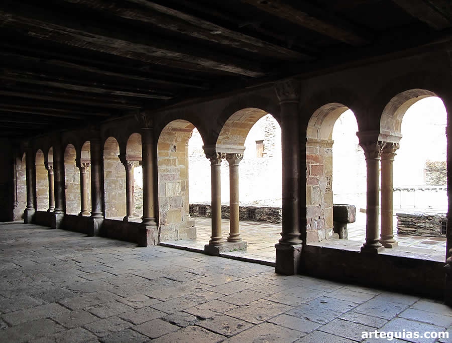 Claustro de la Abadía de Conques
