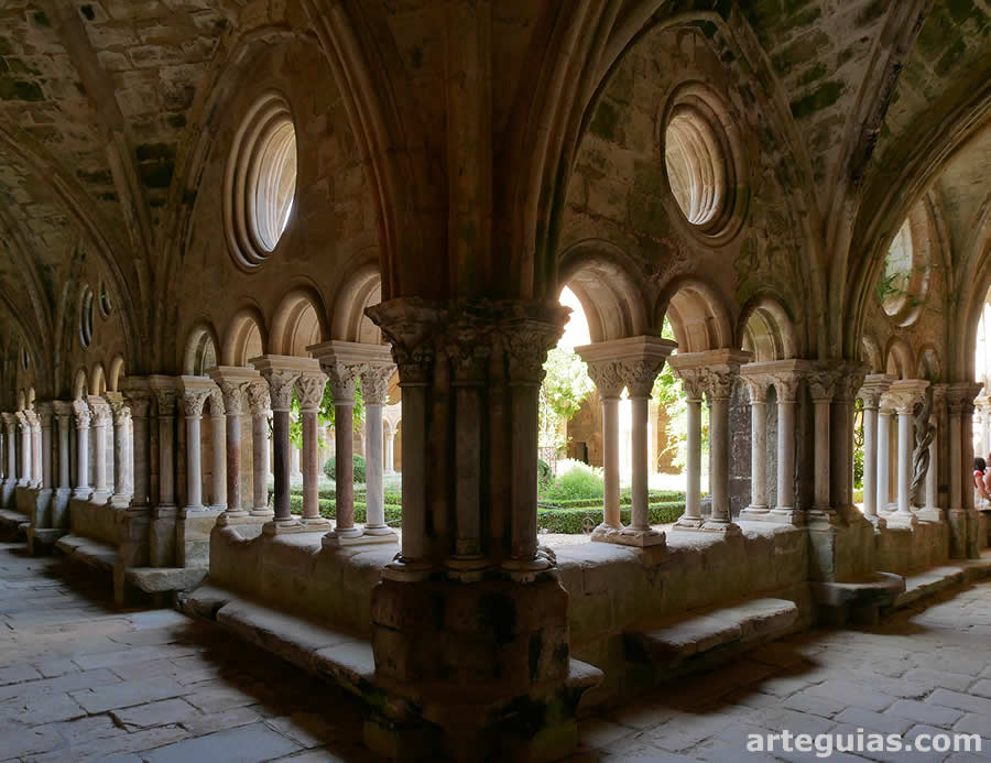 Claustro de la Abadía de Fontfroide