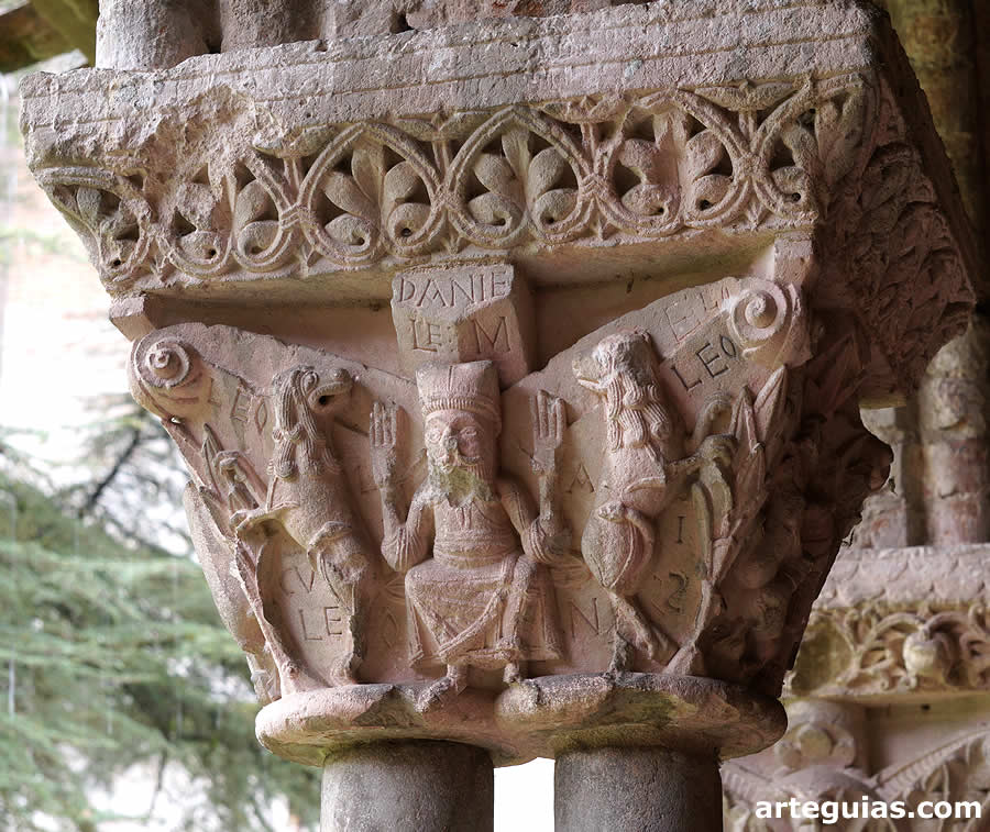 Capitel de Daniel en en el foso de los leones