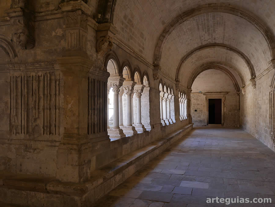 El claustro de la Abadía de Montmajour