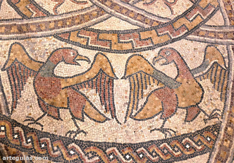 Detalle del mosaico románico