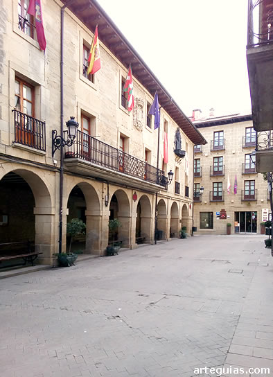 Ayuntamiento Nuevo de Laguardia en la Plaza Mayor