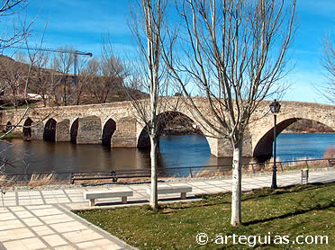 Puente Viejo o Puente rom&aacute;nico