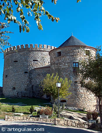 Enormes cubos de siller&iacute;a y sillarejo de granito, Castillo de Navas del Marqu&eacute;s