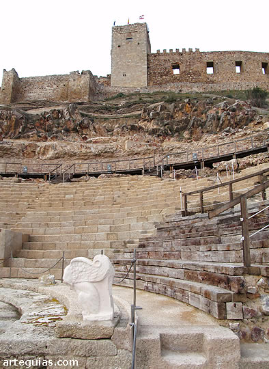 Teatro romano y castillo de Medell&iacute;n