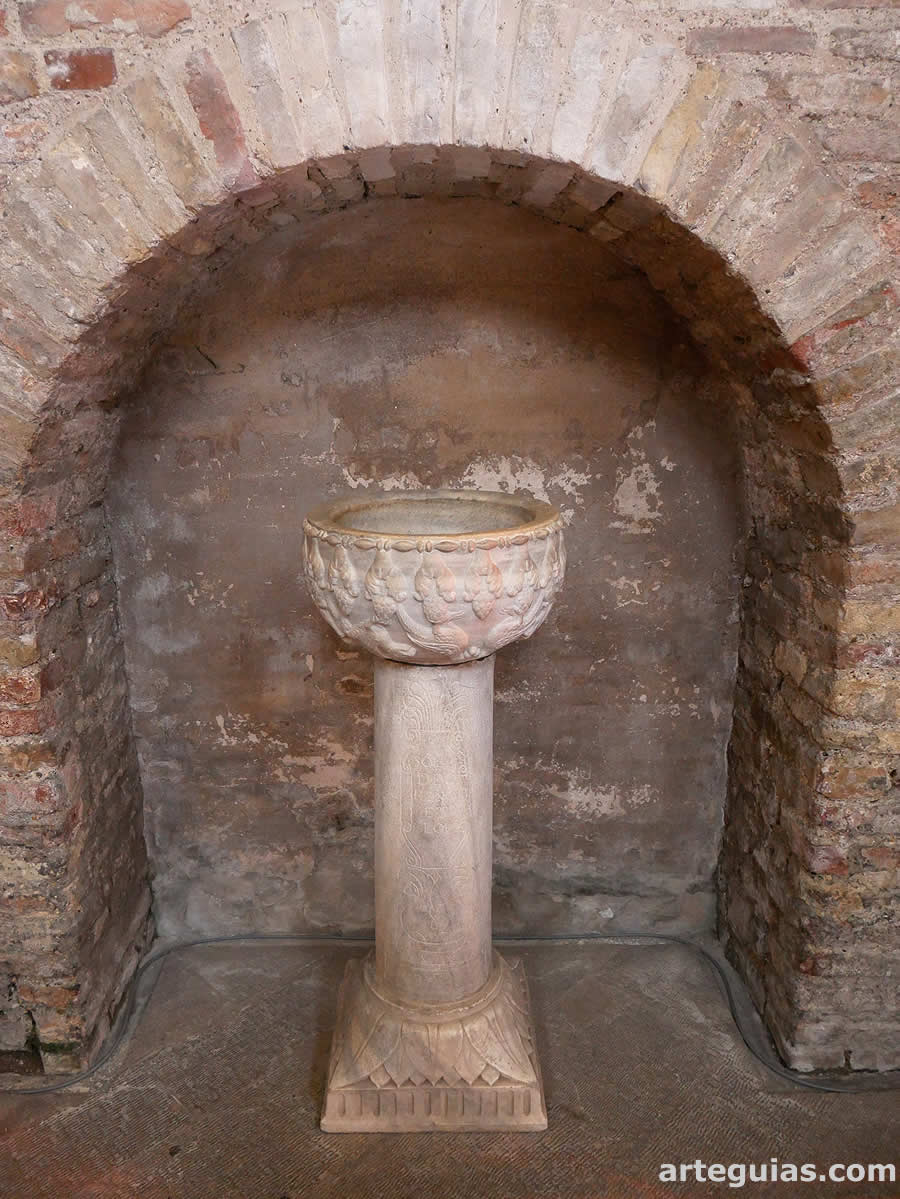 Pila de Agua Bnedita