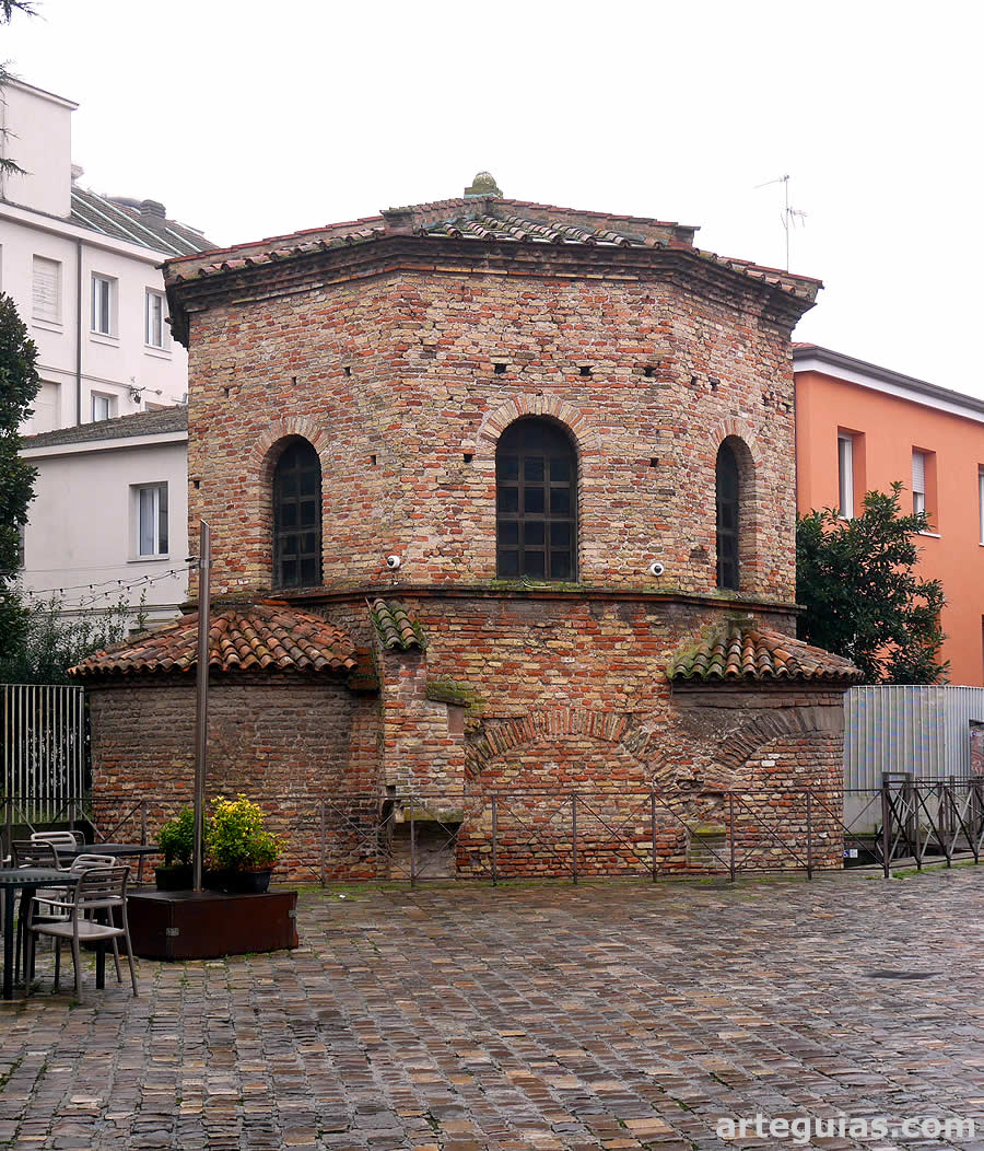 Baptisterio Arriano de Rávena,