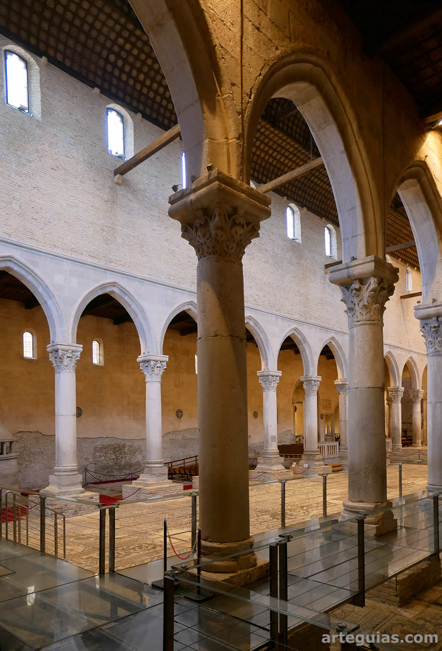 Guía de la Basílica de Santa María Asunta al Cielo y de los Santos Ermagora y Fortunato de Aquilea (Italia)