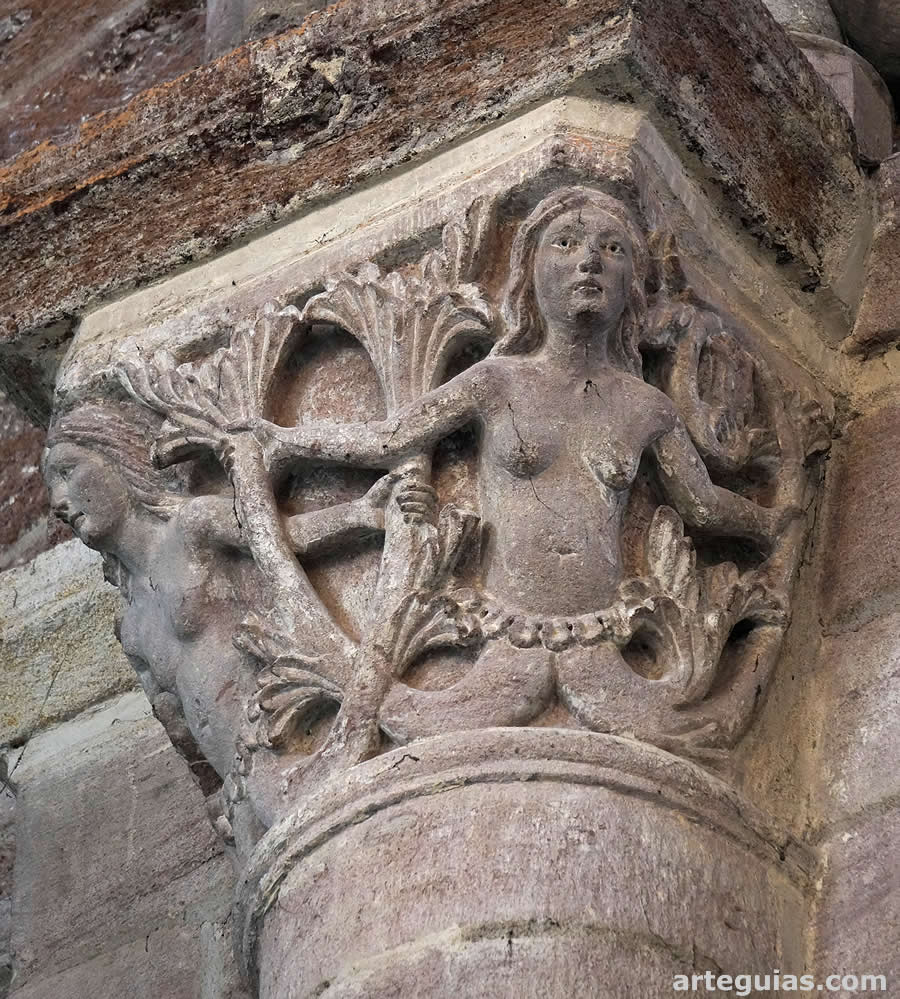 Capitel del siglo XIII con dos nereidas