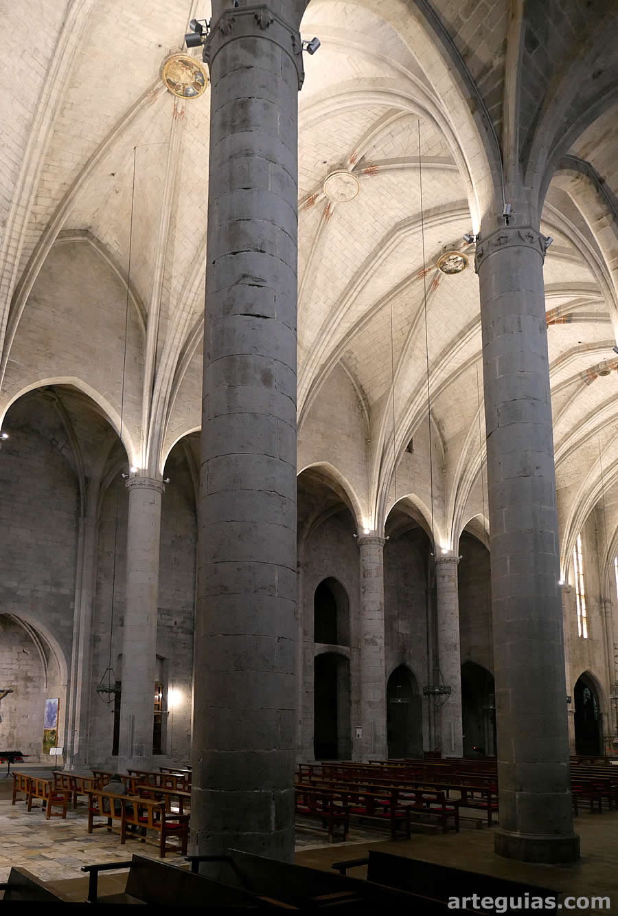 Basílica de Castelló d'Empúries: naves