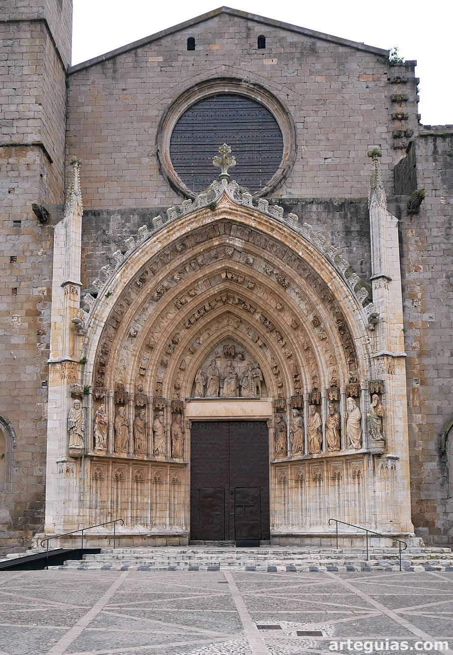 Fachada oeste de la Basílica de Castelló d'Empúries