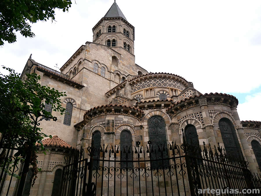 Guía de la Basílica de Notre-Dame-du-Port de Clermont-Ferrand, Francia