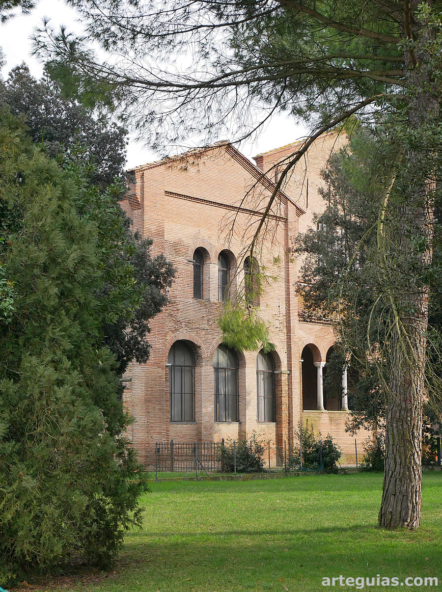 Fachada occidental de la bas&iacute;lica