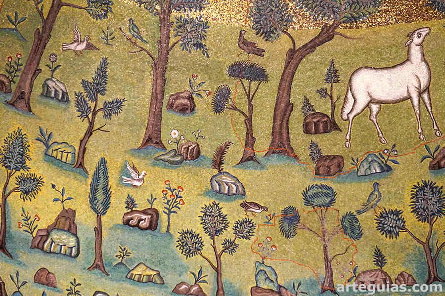 San Apolinar in Classe destaca por sus maravillosos mosaicos