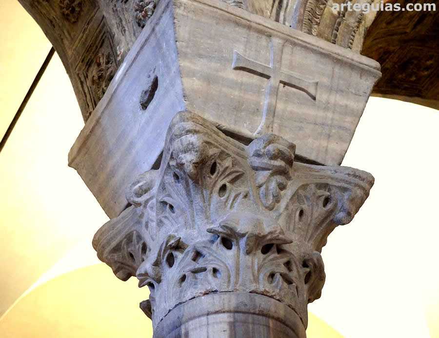 Capitel de inspiraci&oacute;n dorintia