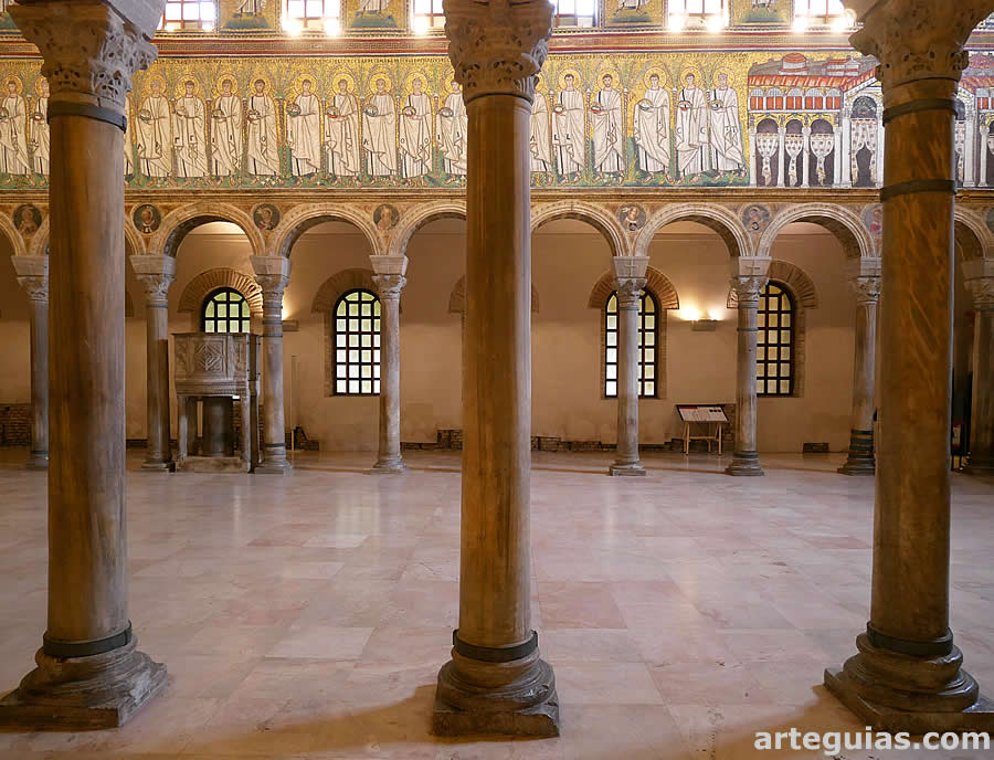 Interio de la Bas&iacute;lica de San Apolinar el Nuevo