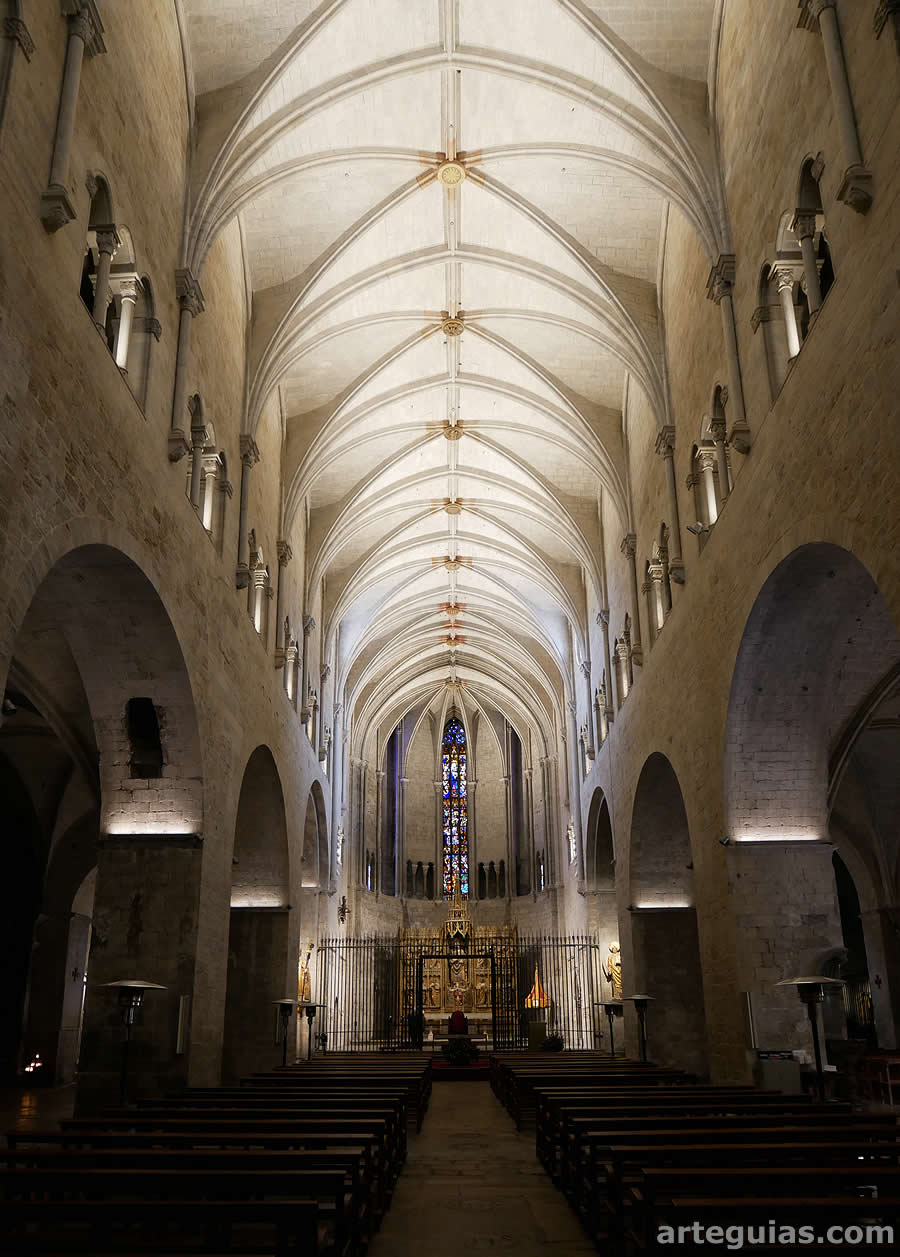 Nave central con su bóveda