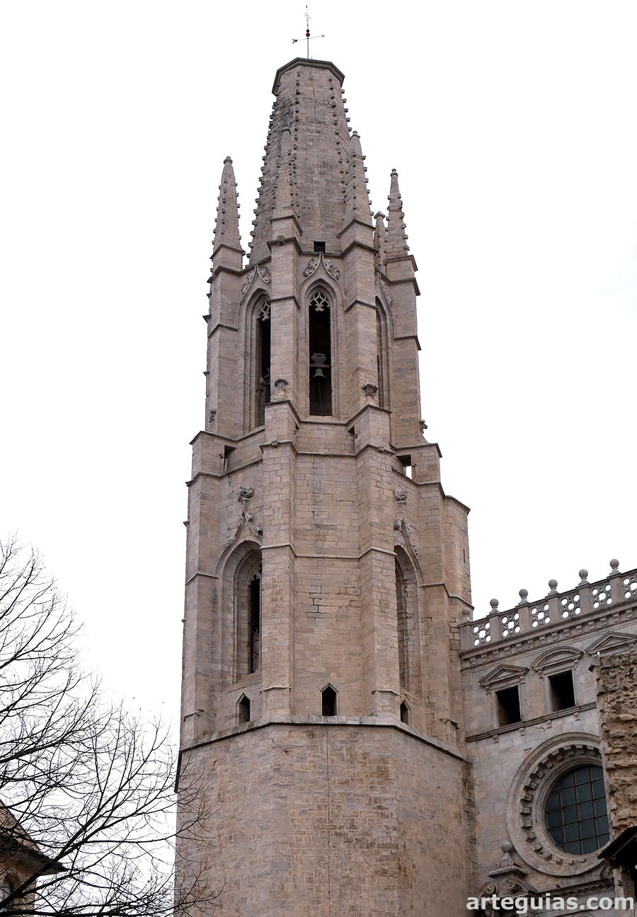 Torre campanario