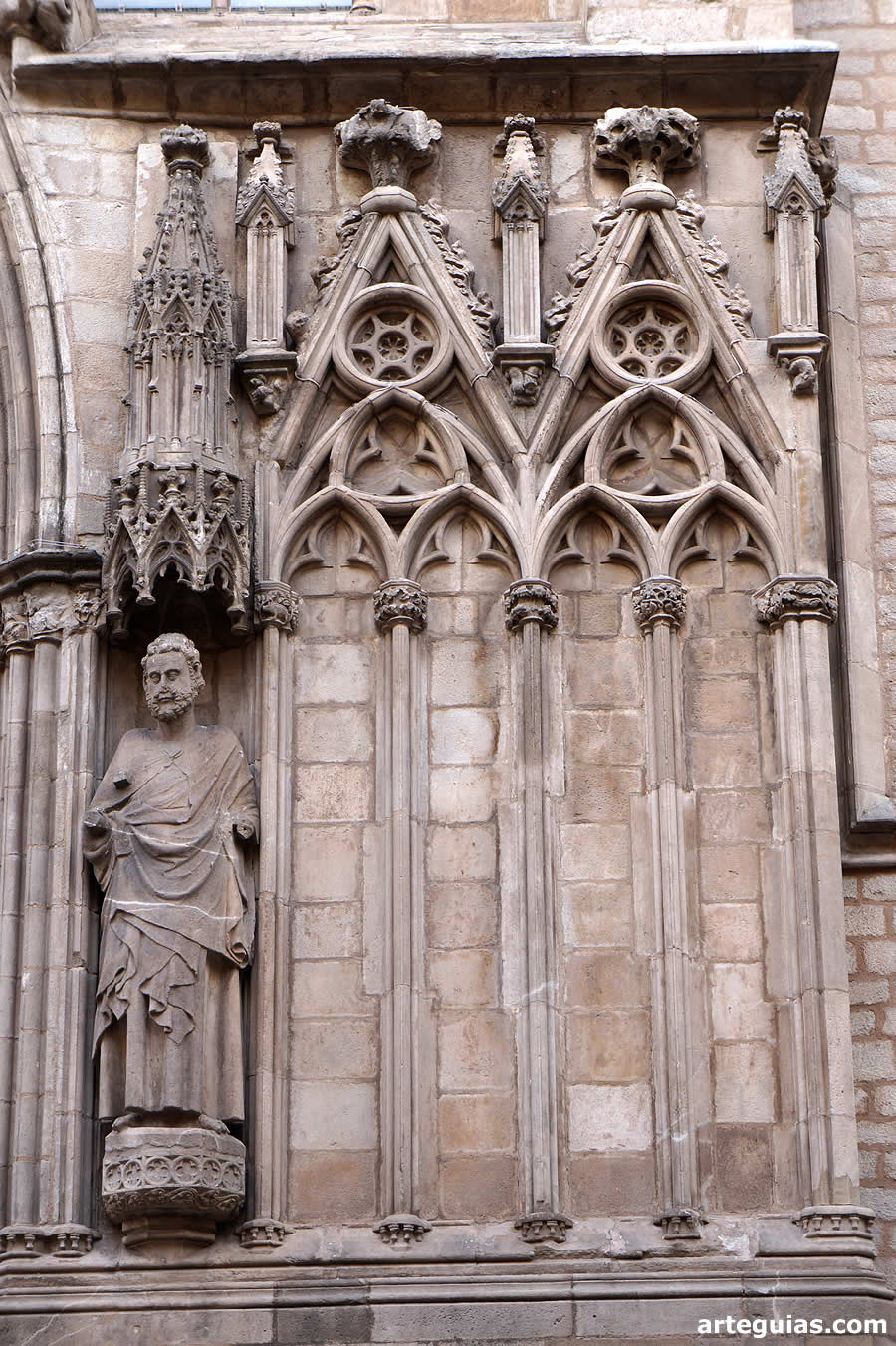 Basílica de Santa María del Mar, Barcelona: relieves góticos