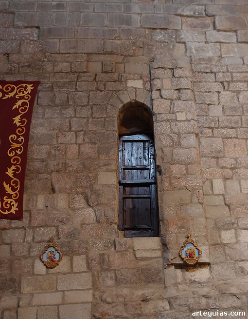 Muro rom&aacute;nico en el lado norte de la bas&iacute;lica