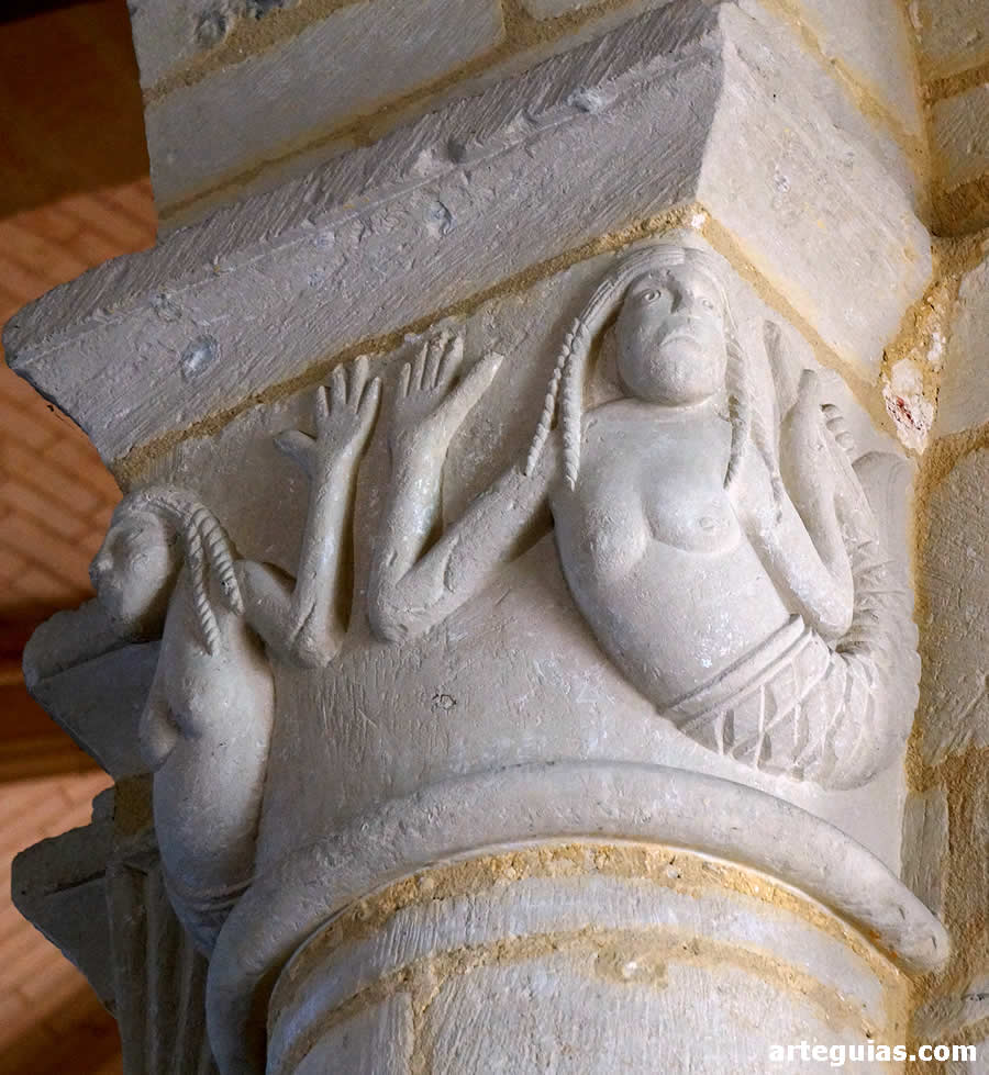 Capitel de sirenas-pez