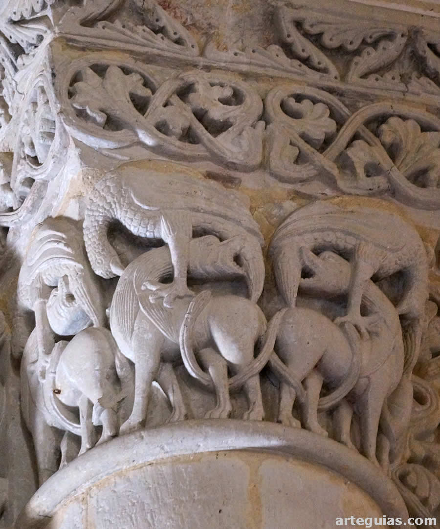 Capitel con temática zoomorfa del transepto