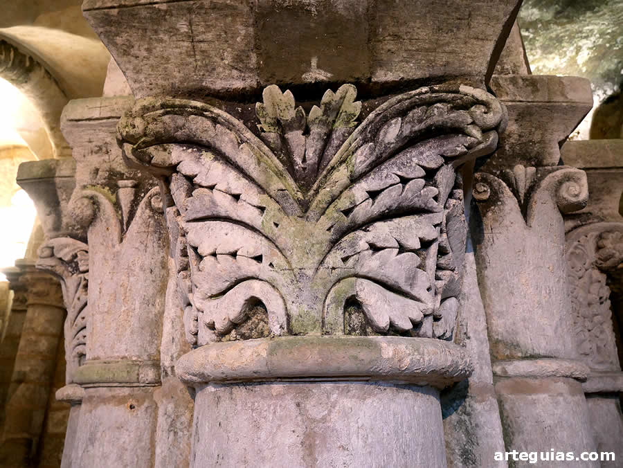 Capitel de la iglesia baja o cripta