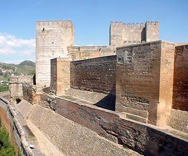 Fortificaci&oacute;n de la Alhambra de Granada, &uacute;ltimo reducto del reino nazar&iacute; antes de la conquista de los Reyes Cat&oacute;licos