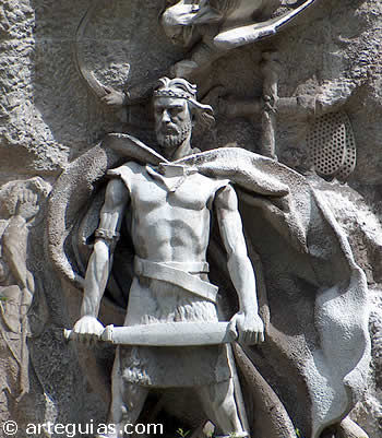 Estatua de Don Pelayo en el Jard&iacute;n de los reyes caudillos de Oviedo