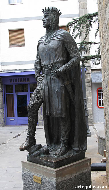 Estatua de Ramiro I en Jaca, padre de Sancho Ram&iacute;rez